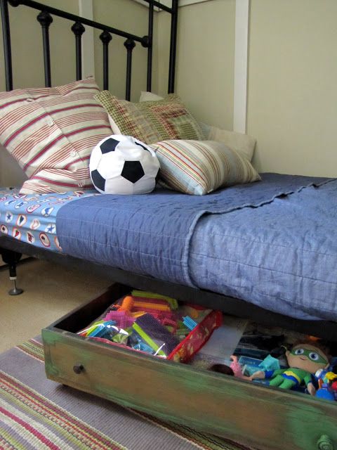 یک کشو را برای سازماندهی وسایل اتاق خواب خانه خود دوباره استفاده کنید