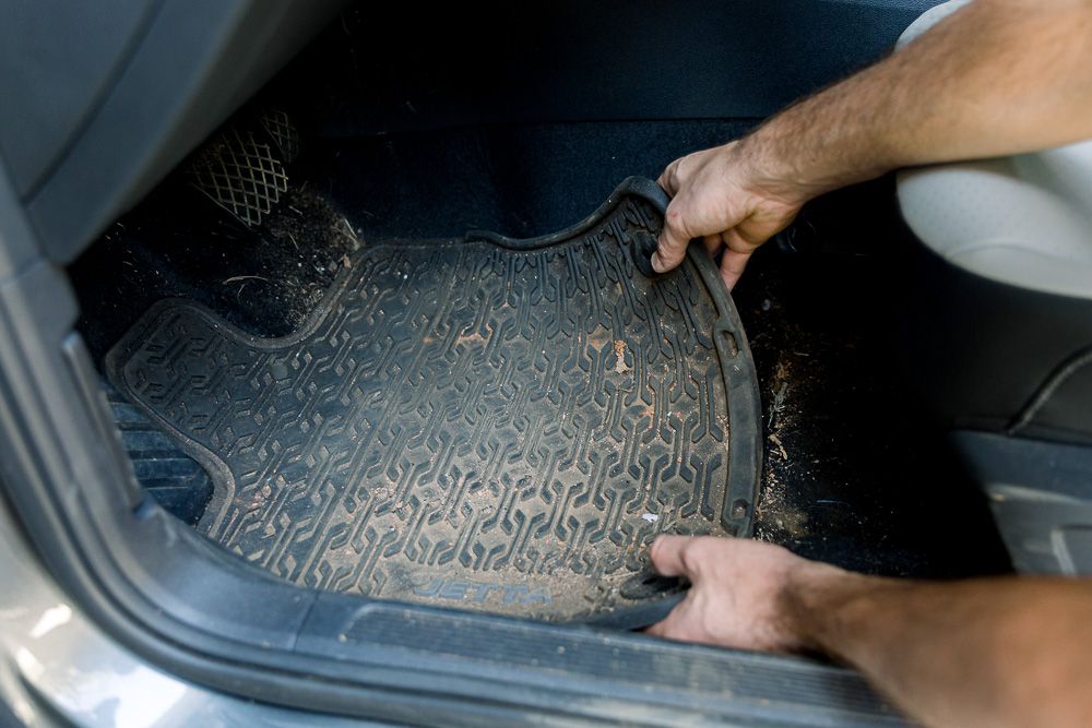 از بین بردن تشک های کثیف ماشین